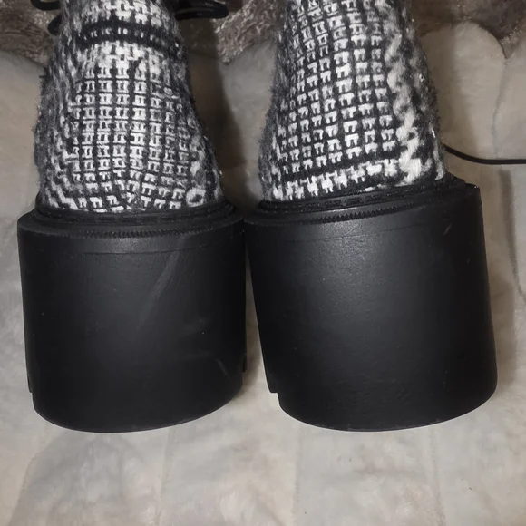 Elegant Black and White Women's Combat Boots - Picture 3 of 6